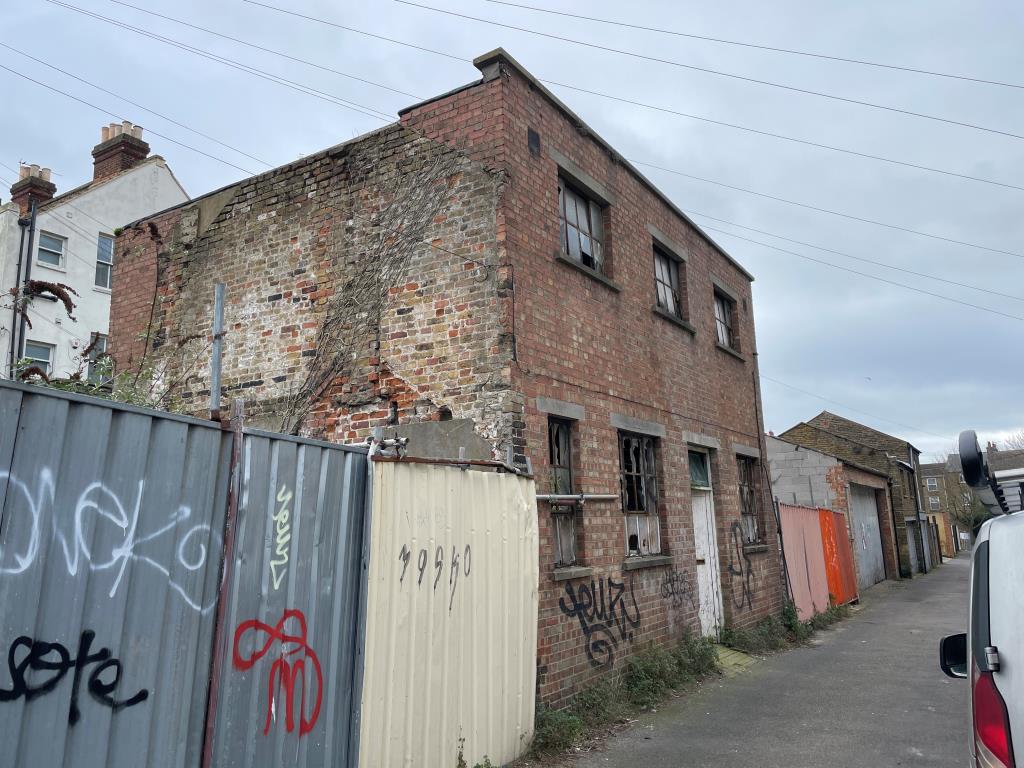 Lot: 72 - SITE WITH PLANNING FOR FIVE HOUSES IN TOWN CENTRE - Remaining building on site to be converted/demolished